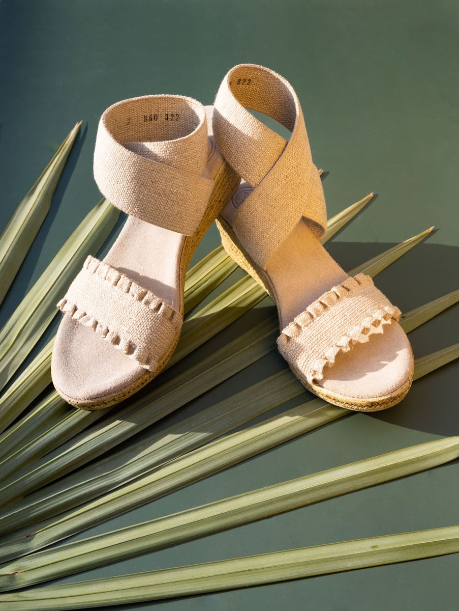 Women's linen sandal lifestyle photo