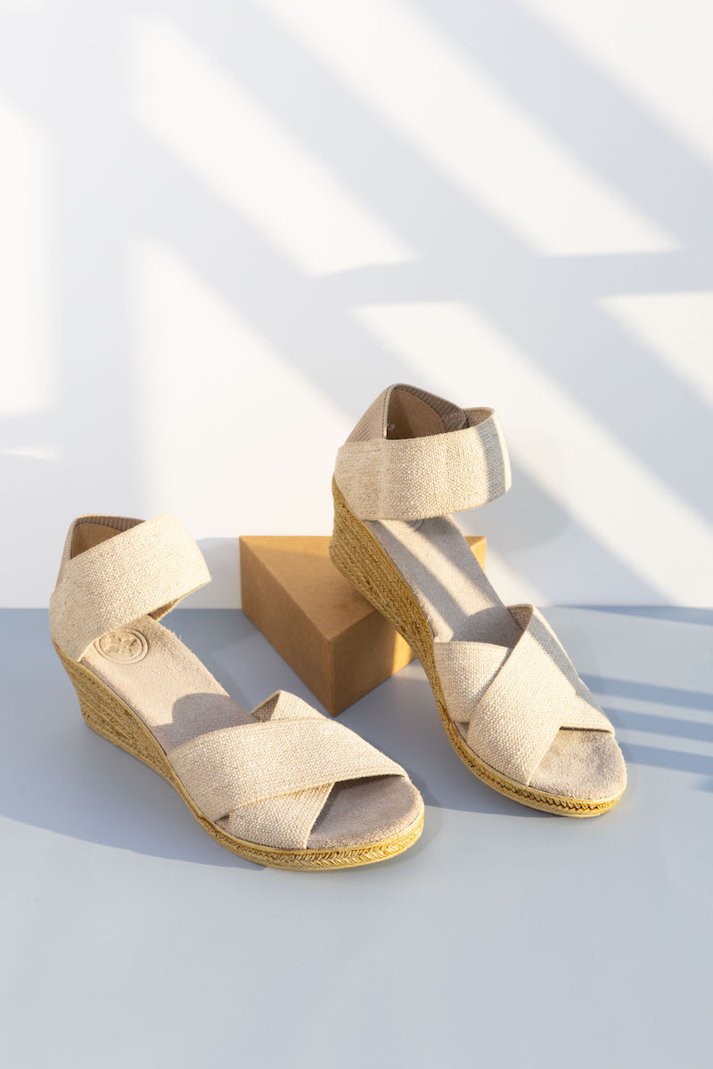 Linen sandal lifestyle photo