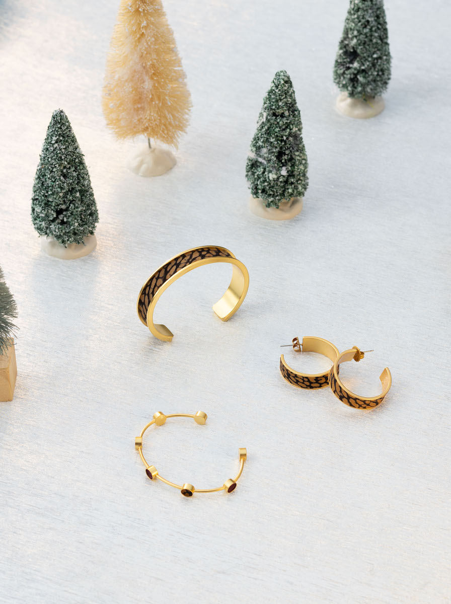 Winter lifestyle women's accessories