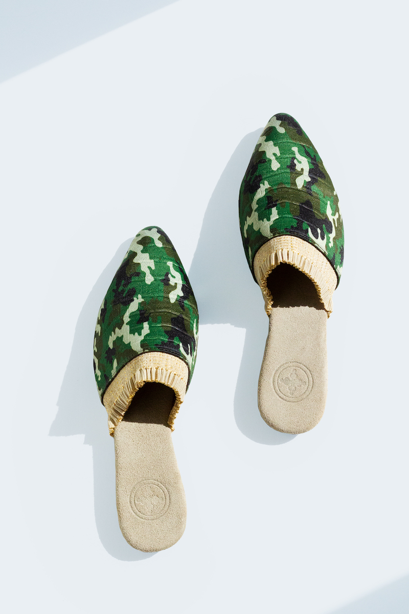 Women's sandal flatlay