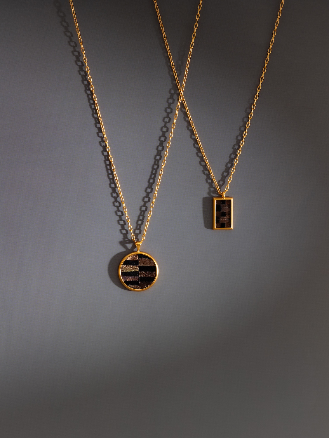 2 Pendant necklaces photography