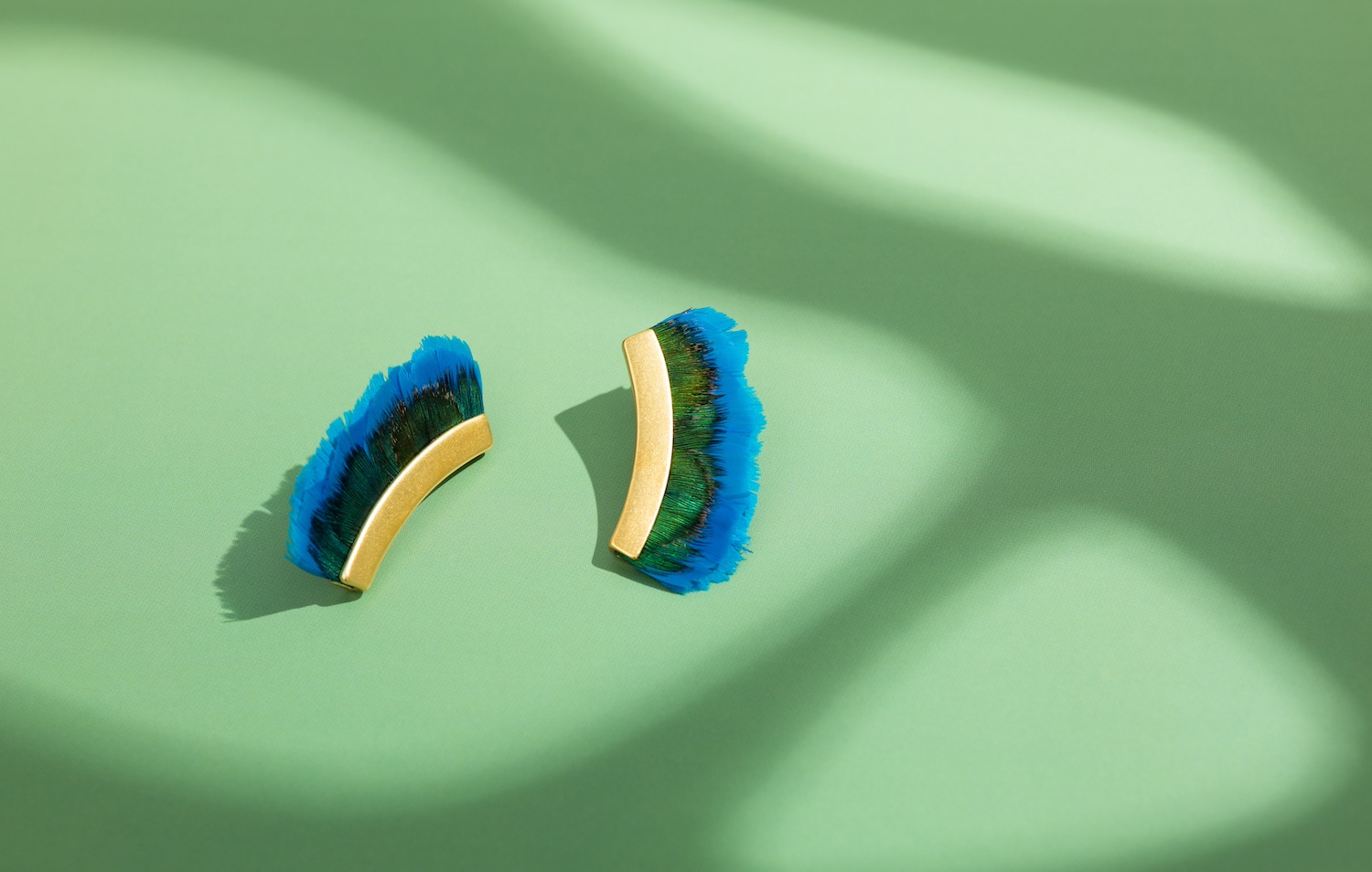 feather-earring-photograpy